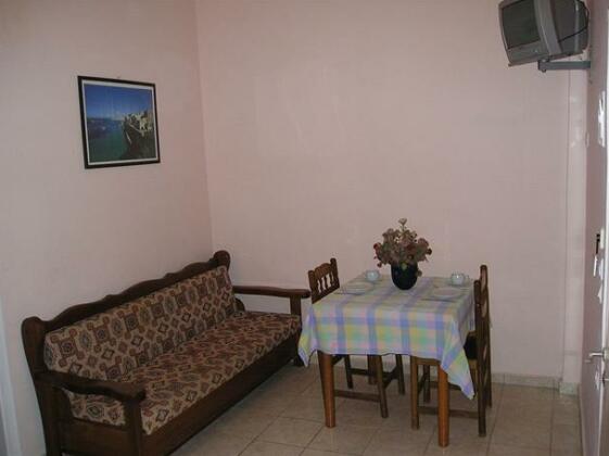 River Studios & Apartments - Photo3