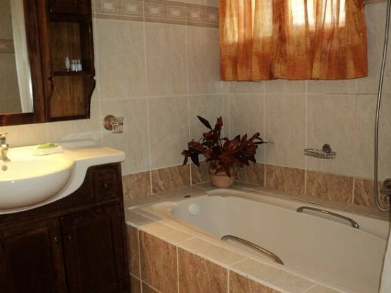 Roula's Studios & Apartment - Photo2