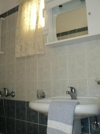 Roula's Studios & Apartment - Photo4