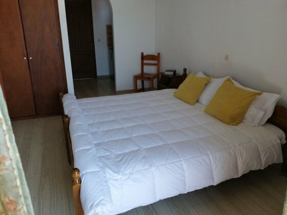 Roza's Home and Studios - Photo4