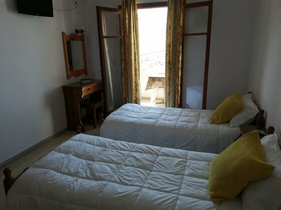 Roza's Home and Studios - Photo5
