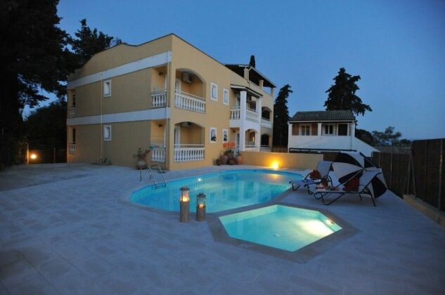 Saint Spiridon Hotel - Photo2