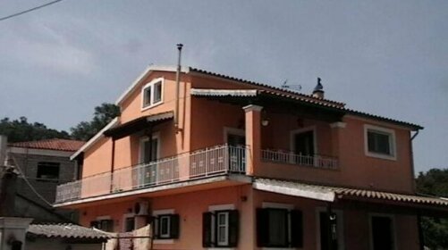Skampous Family Apartment
