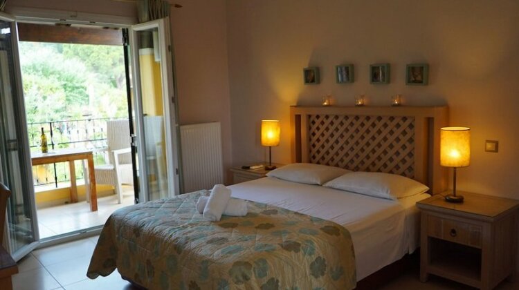 Spiti Nikos - Photo3