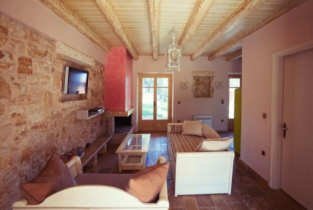 Thalia Estate - Photo3