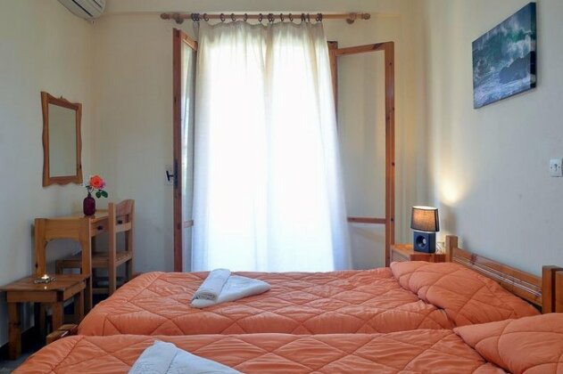 Theocharis Apartments - Photo4