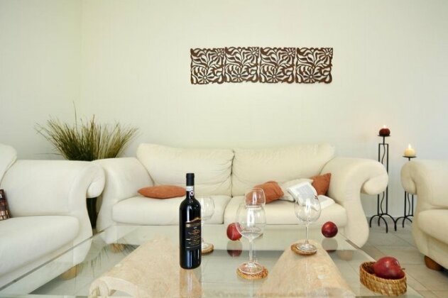 Theony's House - Photo3