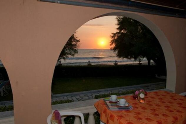 Thera Villa - Photo4