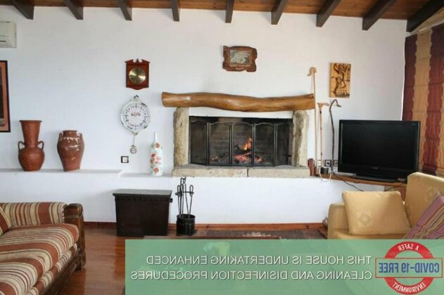 Traditional House With Great View - Photo2
