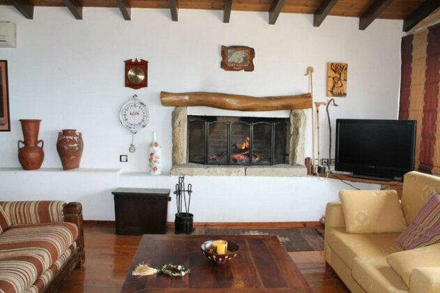 Traditional House With Great View - Photo3