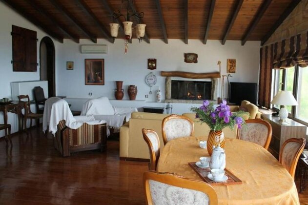 Traditional House With Great View - Photo4