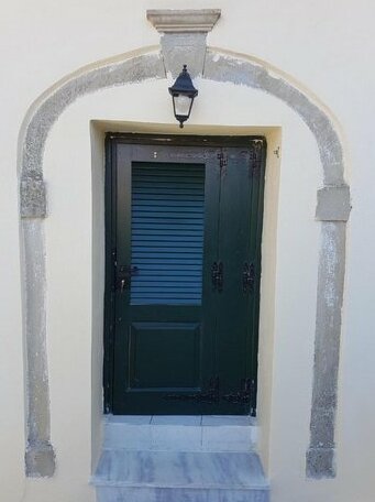Turn of century studio in scenic village - Photo2