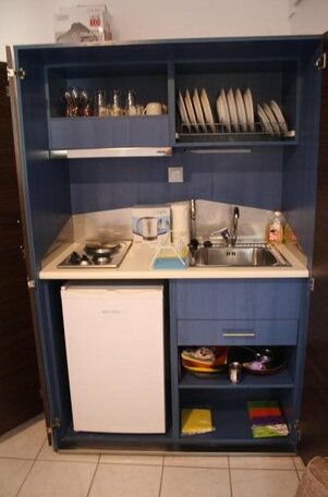 Turn of century studio in scenic village - Photo3
