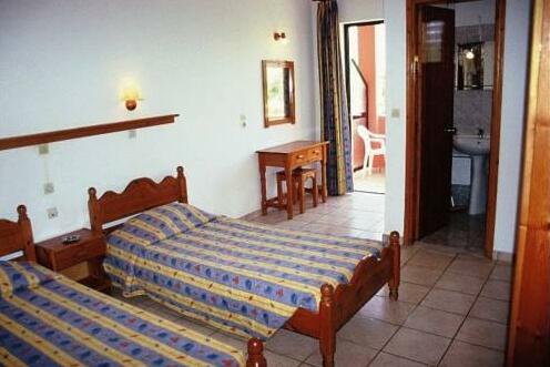 Tzevenos Apartments - Photo3