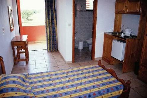 Tzevenos Apartments - Photo4