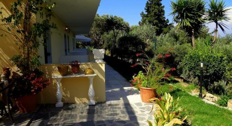 Veroniki Studios & Apartments - Photo2