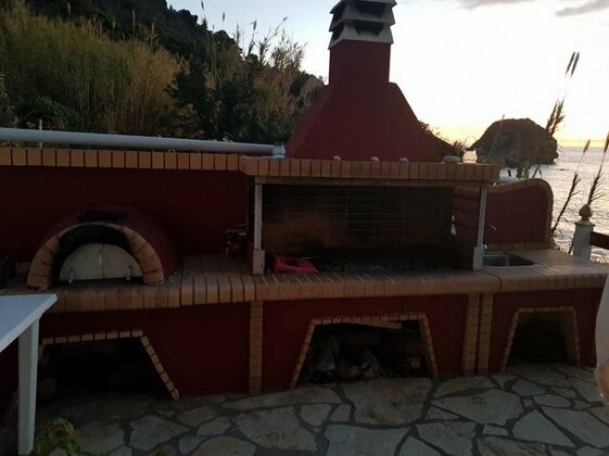  Photo 1