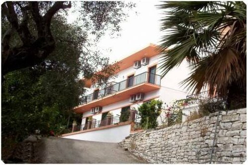 Vladimiros Apartments - Photo2