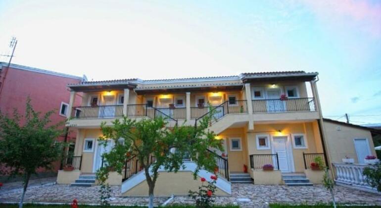 Zefiros Apartments