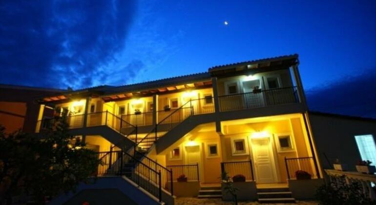 Zefiros Apartments - Photo2