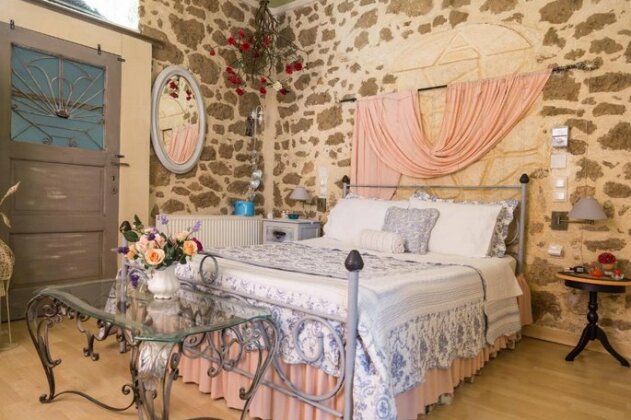 Stone suite in the center of Corinth - Photo2