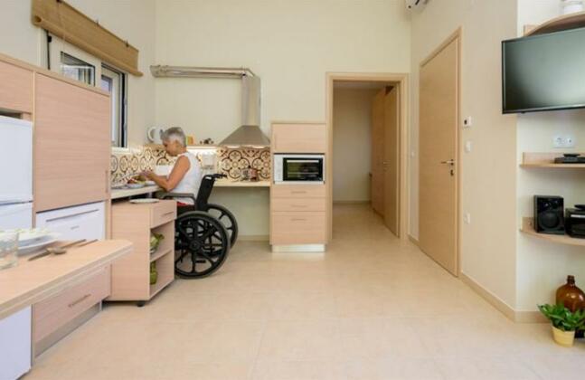 Aksos Suites Accessible Accommodation - Photo5