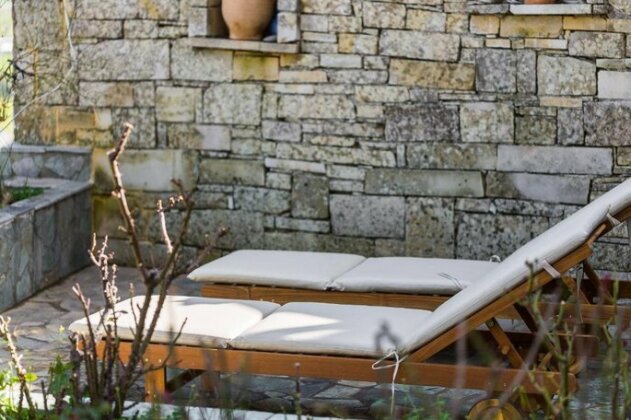 Katrina's Stone House - Photo3