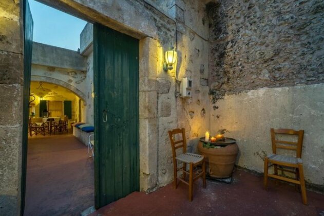 Moundros 1620 Venetian residence - Photo3
