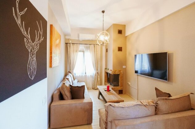 Stylish Home with Terrace & Parking - Photo3