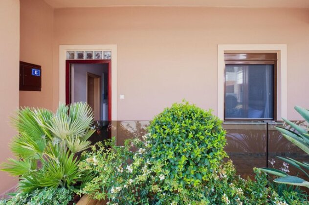 Stylish Home with Terrace & Parking - Photo4