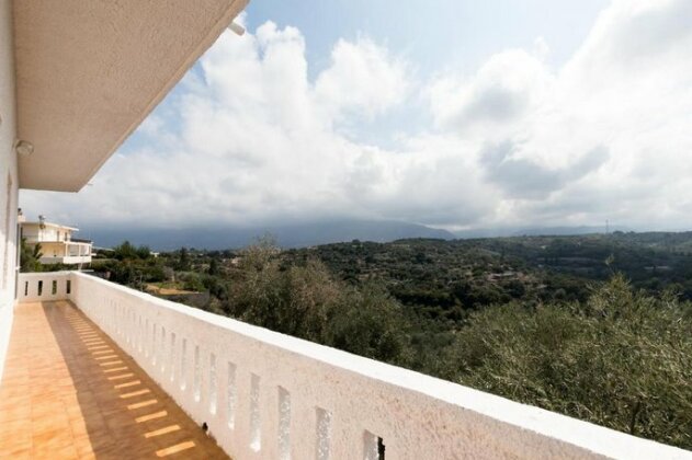 Sweet and Comfortable Home in Crete - Photo4