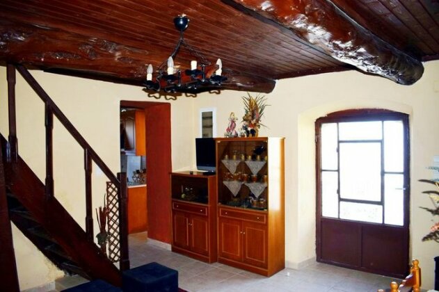 Traditional Cottage in Tzitzifes - Photo4
