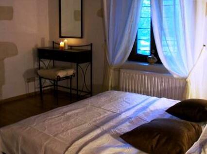 Eleni's Stately Home - Photo4