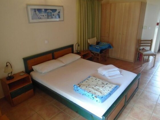 Tompras Village - Photo3