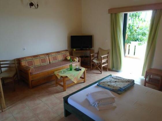 Tompras Village - Photo5
