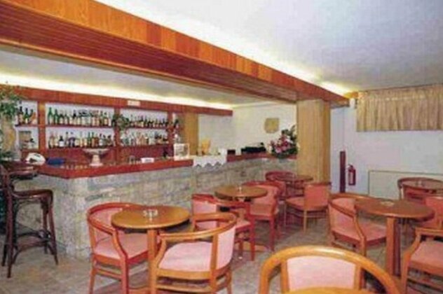 King Iniohos Hotel - Photo3