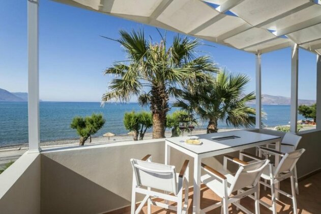Big Blue Seafront Villa - Photo2