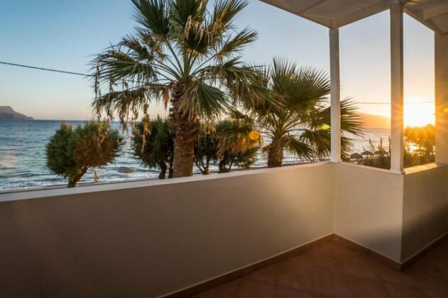 Big Blue Seafront Villa - Photo4