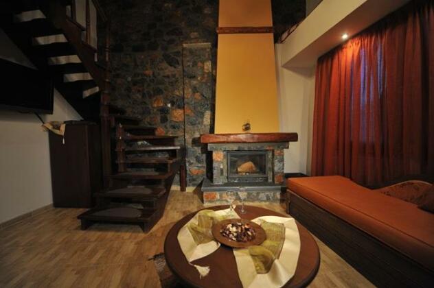 Arolithos-Kaimaktsalan - Photo3