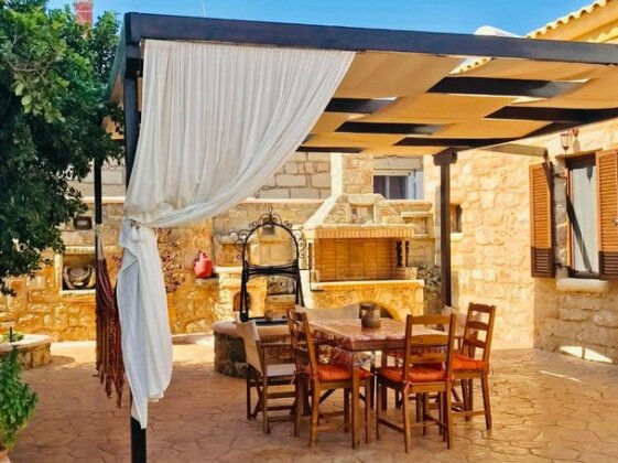 Christakos stone house Elafonisos - Photo2