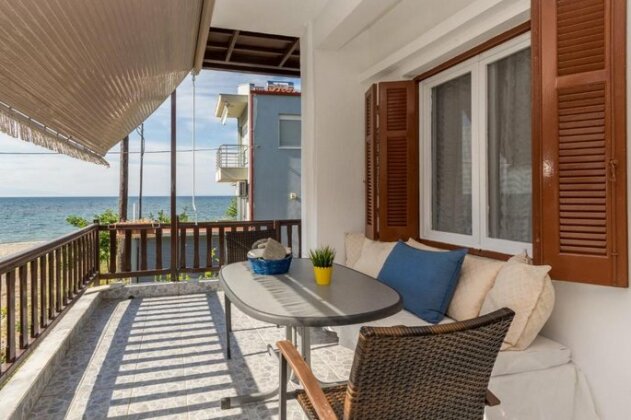 Chalkidiki Beachfront Apartment - Photo2