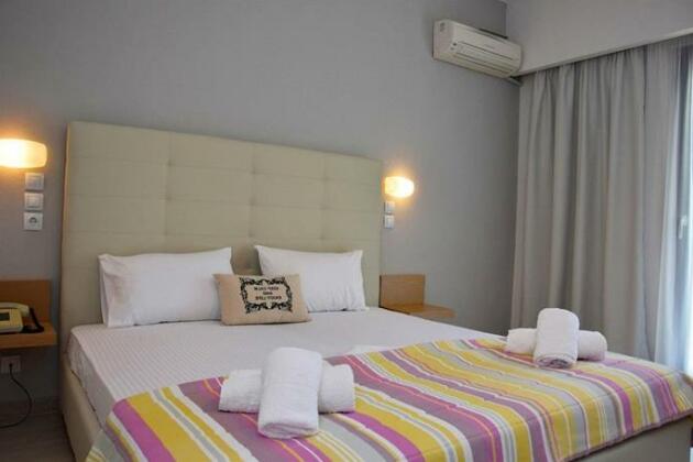 Alonaki Beach - Photo3