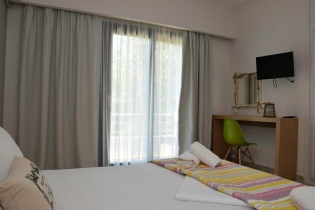 Alonaki Beach - Photo5