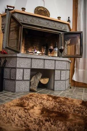 La Petri Studios with Fireplace & View - Photo3