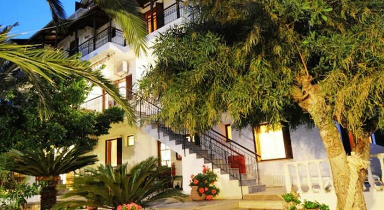 Margarita Apartments - Photo2