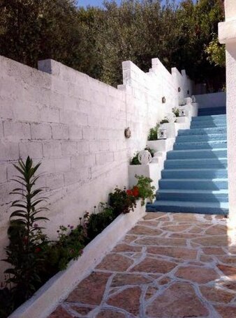 Plataria Beach Bungalows - Photo2