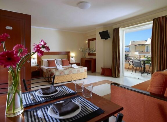 Avantis Suites Hotel - Photo5