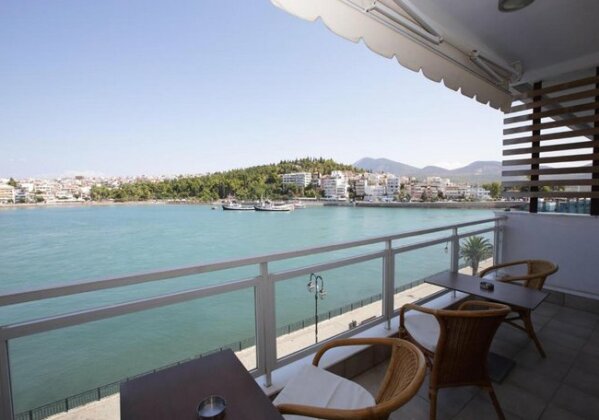 Chalkida Seafront Apartment - Photo4
