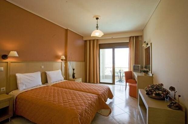 Evia Hotel & Suites - Photo2