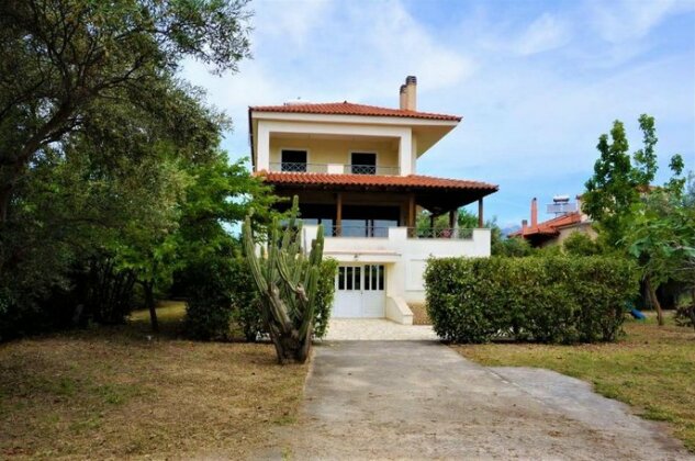 Lagoutis Beachfront House